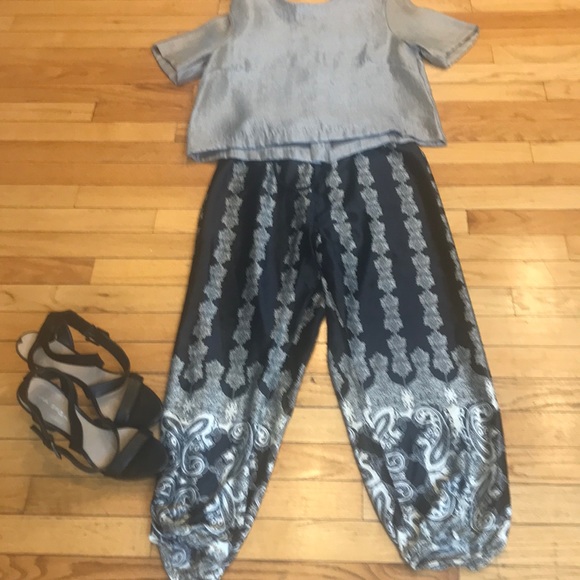 Tobi Pants - NWOT SILKY HAREM PANTS IN GREAT PATTERN